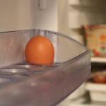 Alimente pe care să nu le așezi niciodată pe ușa frigiderului 5 ce alimente sa nu pui niciodata pe usa frigiderului 69038e8f40bca