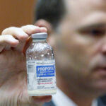 Ce este Propofol, anestezicul găsit în camera unde a murit doctorița din Buzău, asociat cu decesul lui Michael Jackson. 3 ce este propofol anestezicul gasit in camera unde a murit doctorita din buzau medicamentul cauza decesului lui michael jackson 69023f2f0fc63