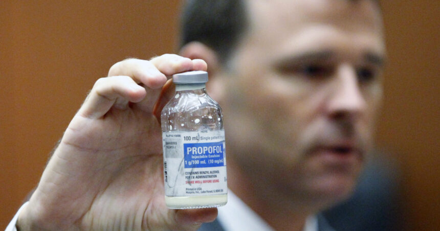 Ce este Propofol, anestezicul găsit în camera unde a murit doctorița din Buzău, asociat cu decesul lui Michael Jackson. 1 ce este propofol anestezicul gasit in camera unde a murit doctorita din buzau medicamentul cauza decesului lui michael jackson 69023f2f0fc63