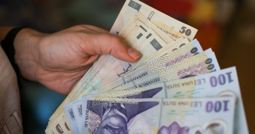 ce salariu castiga un muncitor strain in romania cate avize de angajare au fost emise in 2025 68e757b5ecacb