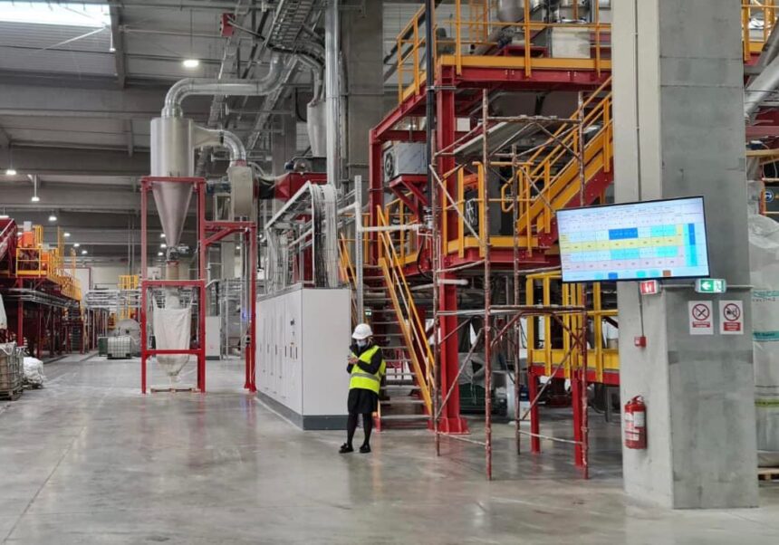 Cel mai mare reciclator de PET-uri din România se află în litigiu la Constanța cu firma care dorește Șantierul Naval Mangalia, din cauza unor restanțe. 1 cel mai mare reciclator de pet uri din romania se judeca la constanta cu firma care vrea santierul naval mangalia din cauza unor restante 69016883536e1