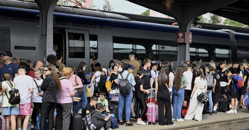 circulatia trenurilor cfr calatori a fost reluata dupa ce s a ajuns la un acord privind plata datoriilor 68f8580c91c52