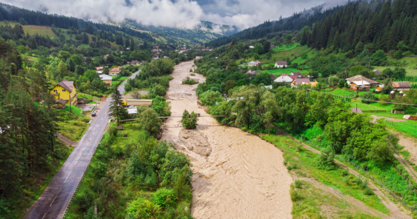 cod rosu de inundatii pe rauri din mai multe judete avertismentul hidrologilor si masurile anuntate 68de63df6c87d