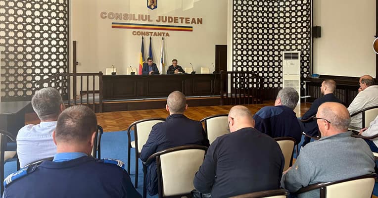 comitetul judetean pentru situatii de urgenta constanta convocat in contextul codului portocaliu de intensificari puternice ale vantului 68dd448e197e6