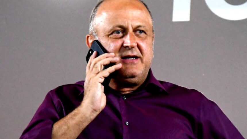 dan sucu nu sta la discutii si baga mana in buzunar plateste tot pentru ca meciul cu dumbravita sa se joace in giulesti 68dd662c1f197