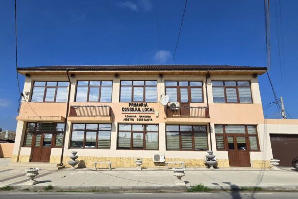 de ziua comunei gradina se sfinteste noua scoala din localitate cetatenii invitati si la sarbatorirea hramului bisericii sfanta parascheva 68e9150cbb583