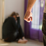 dependent de droguri si violent un tanar constantean condamnat pentru tentativa de omor si a terorizat mama si sora 68ed7f1f89a79