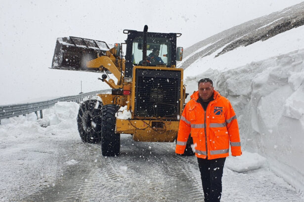 exclusiv antreprenorii de pe transalpina gata sa deszapezeasca drumul pe cont propriu avem utilaje si vointa reactia cnair 69020570aa387