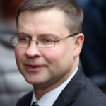 Valdis Dombrovskis despre deficitul României: Fiscalitatea trebuie readusă pe traseul normal. Va fi însă creștere economică în 2025. 7 exclusiv valdis dombrovskis despre deficitul romaniei fiscalitatea trebuie readusa pe traseul normal va fi insa crestere economica in 2025 68ffc2ce8cfc5