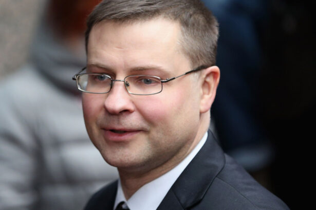 exclusiv valdis dombrovskis despre deficitul romaniei fiscalitatea trebuie readusa pe traseul normal va fi insa crestere economica in 2025 68ffc2ce8cfc5