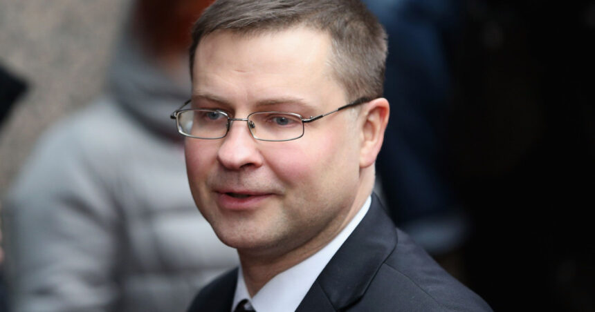 Valdis Dombrovskis despre deficitul României: Fiscalitatea trebuie readusă pe traseul normal. Va fi însă creștere economică în 2025. 1 exclusiv valdis dombrovskis despre deficitul romaniei fiscalitatea trebuie readusa pe traseul normal va fi insa crestere economica in 2025 68ffc2ce8cfc5