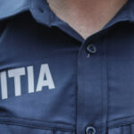 fetita de nici 2 ani gasita desculta si nesupravegheata pe marginea unui drum din bacau ce au aflat politistii cand au dus o acasa 69036a09469de