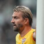 foto a fost suspendat sase meciuri dupa ce si a lovit un coechipier si a injurat arbitrul 68dd0ae618ec2