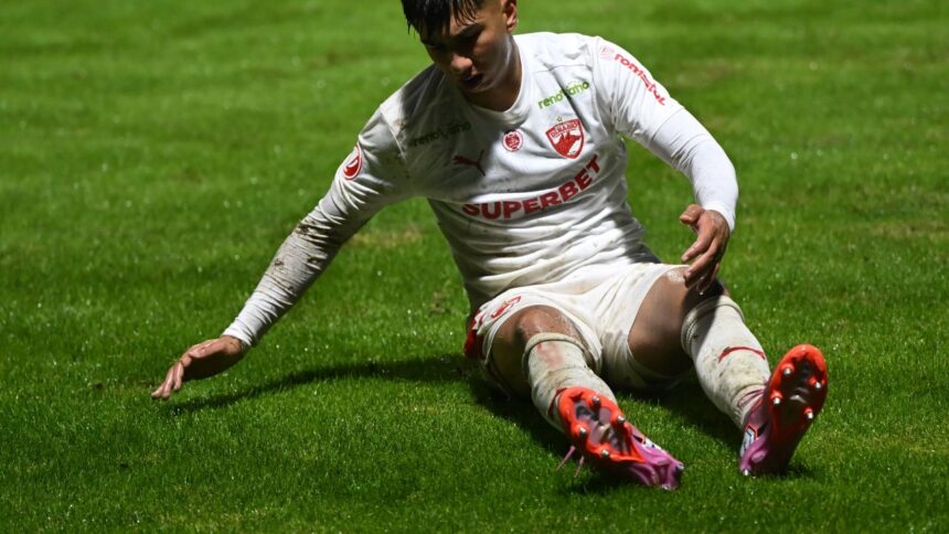 foto ce surpriza dinamo si a prezentat noile echipamente in plin sezon 69006077e5797