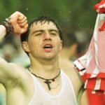 foto exclusiv 25 de ani fara catalin hildan unicul capitan suporterii alaturi de zeljko kopic si florentin petre la cimitirul din branesti 68e27e7947f33