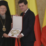 Nicușor Dan a semnat decretele pentru decorarea lui Bartolomeu I al Constantinopolului și a Patriarhiei Române. 5 foto nicusor dan a semnat decretele pentru decorarea lui bartolomeu i al constantinopolului si a patriarhiei romane 68ffbbea62a29