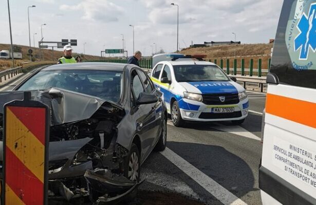 foto o masina a intrat in parapet la iesirea de pe autostrada a4 68dd28832020f