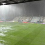 foto potop in conference league o rupere de nori a oprit meciul lui rrahmani dupa 12 minute terenul inundat 68fa6e56daa35