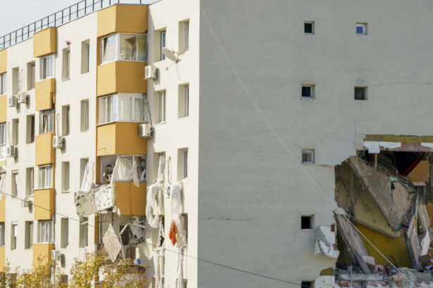 foto primele 4 familii afectate de explozia din rahova mutate in locuinte mobilate si utilate 111 de persoane sunt cazate in hoteluri 68f65e11526c2