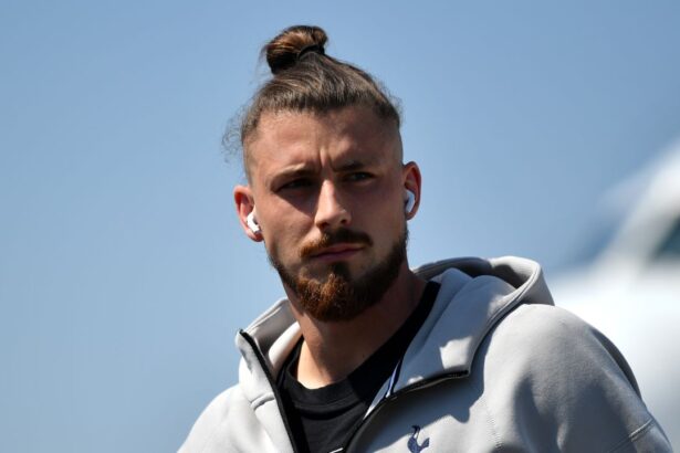 foto radu dragusin isi anunta revenirea pe teren dupa mai bine de 8 luni de chin am avut tot piciorul oprit a trebuit sa invat sa merg din nou 68e254500fc1d