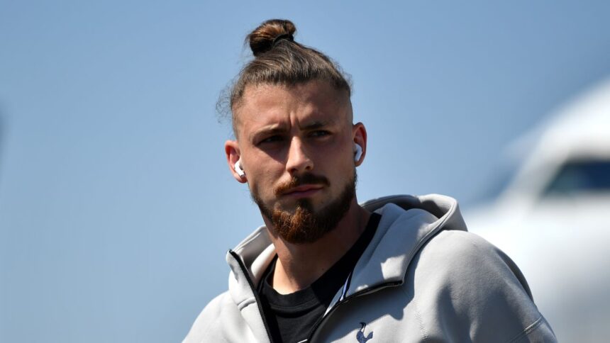 foto radu dragusin isi anunta revenirea pe teren dupa mai bine de 8 luni de chin am avut tot piciorul oprit a trebuit sa invat sa merg din nou 68e254500fc1d