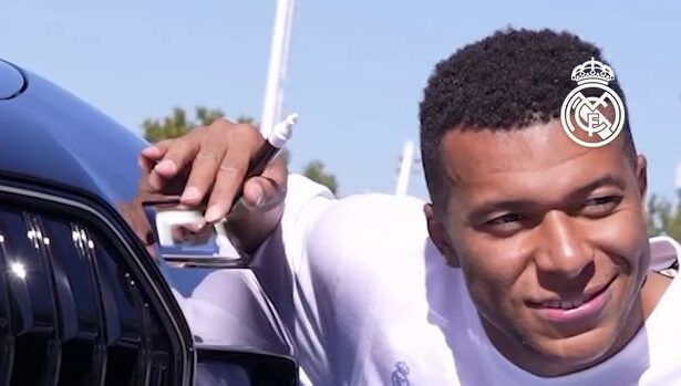 foto real madrid l a incarcat pe mbappe cu o bestie de 100 000e cum arata noul bolid al francezului care nu are insa permis 68f1f89c47391