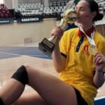 galerie foto dinamo si a prezentat lotul feminin inaintea derby ului cu rapid maria cimbru este mezina din stefan cel mare 68f1f512ec9d8