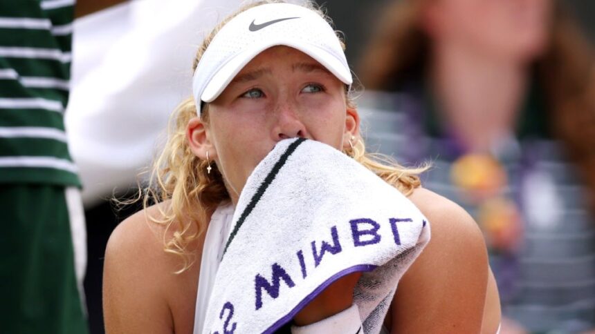 galerie foto revelatia de 18 ani a rusiei si a pierdut cumpatul in wta la wuhan ce a putut sa spuna in auzul tuturor 68e61790c5d4e