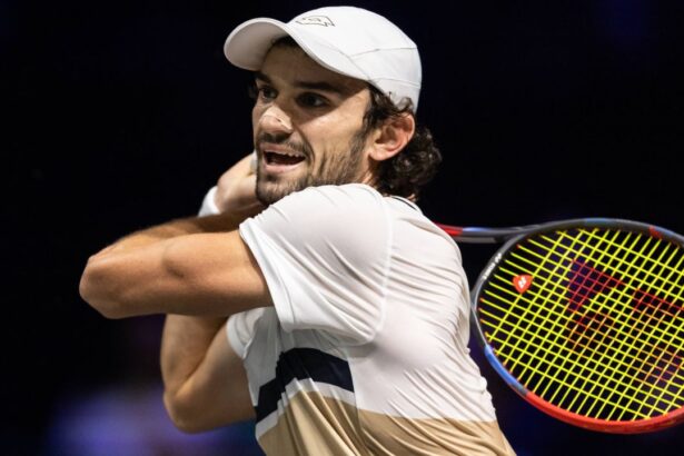 galerie foto surpriza la paris revelatia momentului in tenis vacherot l a invins pe tenismenul care l a eliminat pe alcaraz 6904711ad31fc