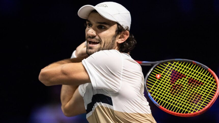 galerie foto surpriza la paris revelatia momentului in tenis vacherot l a invins pe tenismenul care l a eliminat pe alcaraz 6904711ad31fc