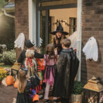 Halloween 2025: Semnificația dovleacului sculptat și cele mai populare tradiții de 31 octombrie 5 halloween 2025 semnificatia dovleacului sculptat si cele mai populare traditii pe 31 octombrie 690458f846bd4