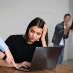 Hărțuirea la locul de muncă, un fenomen tot mai frecvent: obligațiile angajatorilor și opțiunile angajaților abuzați 2 hartuirea la locul de munca un fenomen tot mai des intalnit ce obligatii au angajatorii si ce pot face angajatii abuzati 69002067c6acb