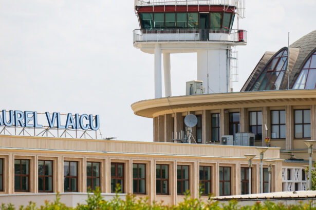 incident pe aeroportul baneasa un avion de mici dimensiuni a iesit de pe pista de aterizare curse deviate 69047bdd320bd