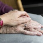individul care si pedepsea mama sufocand o cu perna a fost condamnat la inchisoare cu executare 68e42d0cdd3e6