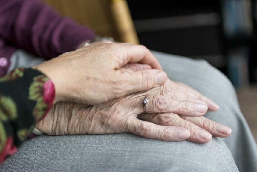 individul care si pedepsea mama sufocand o cu perna a fost condamnat la inchisoare cu executare 68e42d0cdd3e6