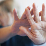 Legea femicidului și realitatea din Constanța: femeie agresată pe stradă de partenerul care nu acceptă despărțirea! 5 legea femicidului si realitatea din constanta femeie lovita cu pumnul in gura pe strada de partenerul care nu accepta despartirea 6903f451b7e0d