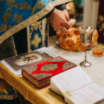 Moșii de toamnă 2025: Alimentele care se împart în Sâmbăta Morților. Recomandările preotului pentru fiecare pachet oferit de pomană 5 mosii de toamna 2025 ce alimente se impart in sambata mortilor recomandarea preotului pentru fiecare pachet oferit de pomana 69044e2750120