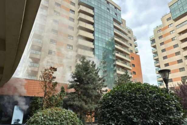 news alert incendiu la subsolul unui bloc din sectorul 6 unde functioneaza un centru spa zeci de oameni evacuati 68f35fde1bc20