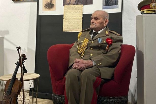 nicusor dan l a decorat pe veteranul de razboi iosif rus care implineste astazi 110 ani 6900b1de937d3