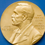 nobel 2025 ondeletele astrofizica si mantia invizibilitatii printre favorite la premiul nobel pentru fizica 68e4bf8e1b7a0