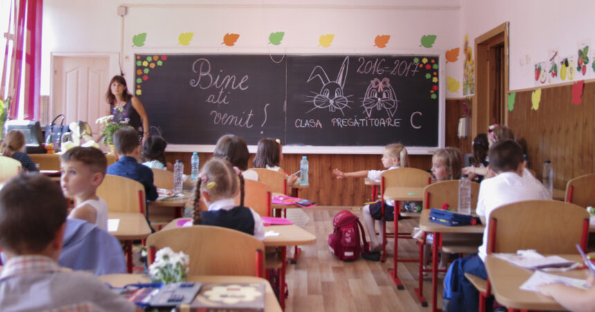 o invatatoare a avut in septembrie un salariu mai mic cu 700 de lei decat minimul pe economie cum incurajam tinerii sa vina in sistem 68f0d4fc9bdd5