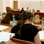 o studenta din constanta a castigat procesul impotriva universitatii care a obligat o sa plateasa zeci de mii de euro pentru transfer 68f09d1168231