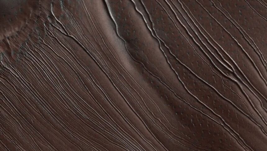 Oamenii de știință au descoperit cum au fost formate șanțurile misterioase de pe Marte 1 oamenii de stiinta au aflat in sfarsit cum au fost create santurile misterioase de pe marte 690100938514f