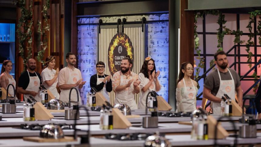 „Ori omorâți un chef, ori primiți aplauze de la doi!” – provocarea care aprinde bucătăria MasterChef! Astăzi, de la ora 20:30, la PRO TV și pe VOYO. 1 ori omorati un chef ori primiti aplauze de la doi provocarea care aprinde bucataria masterchef astazi de la ora 2030 la pro tv si pe voyo 68ff3cced6237