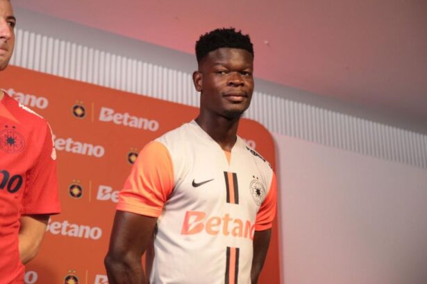 pe faras de la fcsb david kiki a primit inca o lovitura 68ee97edd44e5