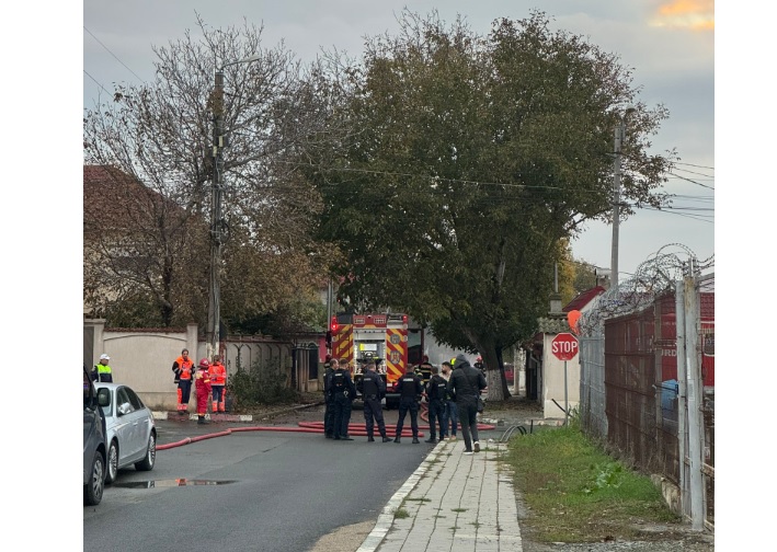 Peste 50 de persoane evacuate în Năvodari după ruperea unei țevi de gaz în urma unui accident rutier 1 peste 50 de persoane au fost evacuate in navodari dupa ce o teava de gaz a fost rupta in urma unui accident rutier 68ff883f9413e