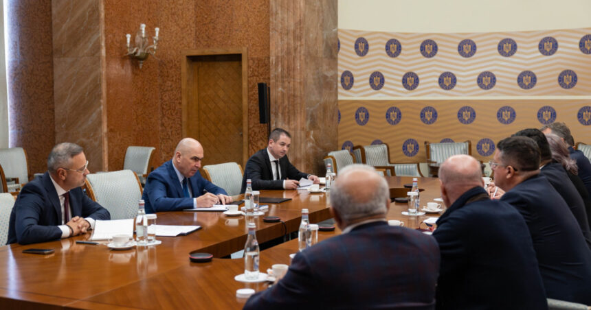 premierul ilie bolojan s a intalnit cu producatorii de carne de porc ce probleme au semnalat in sectorul suin 68dd08b1b13bc