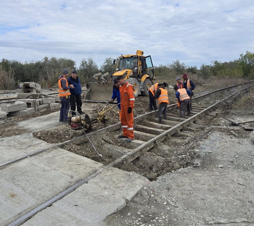 primaria corbu anunta ca au inceput lucrarile de reabilitare a trecerii peste calea ferata de la intrarea in satul luminita 68ee3ef50afd6
