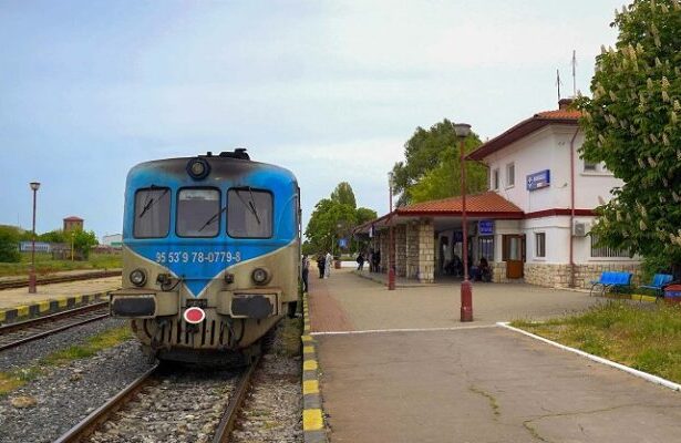 programul autobuzelor care circula pe ruta constanta mangalia in locul trenurilor ce au fost supendate 68de0237bf14c