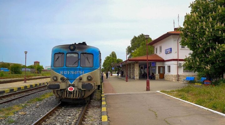programul autobuzelor care circula pe ruta constanta mangalia in locul trenurilor ce au fost supendate 68de0237bf14c